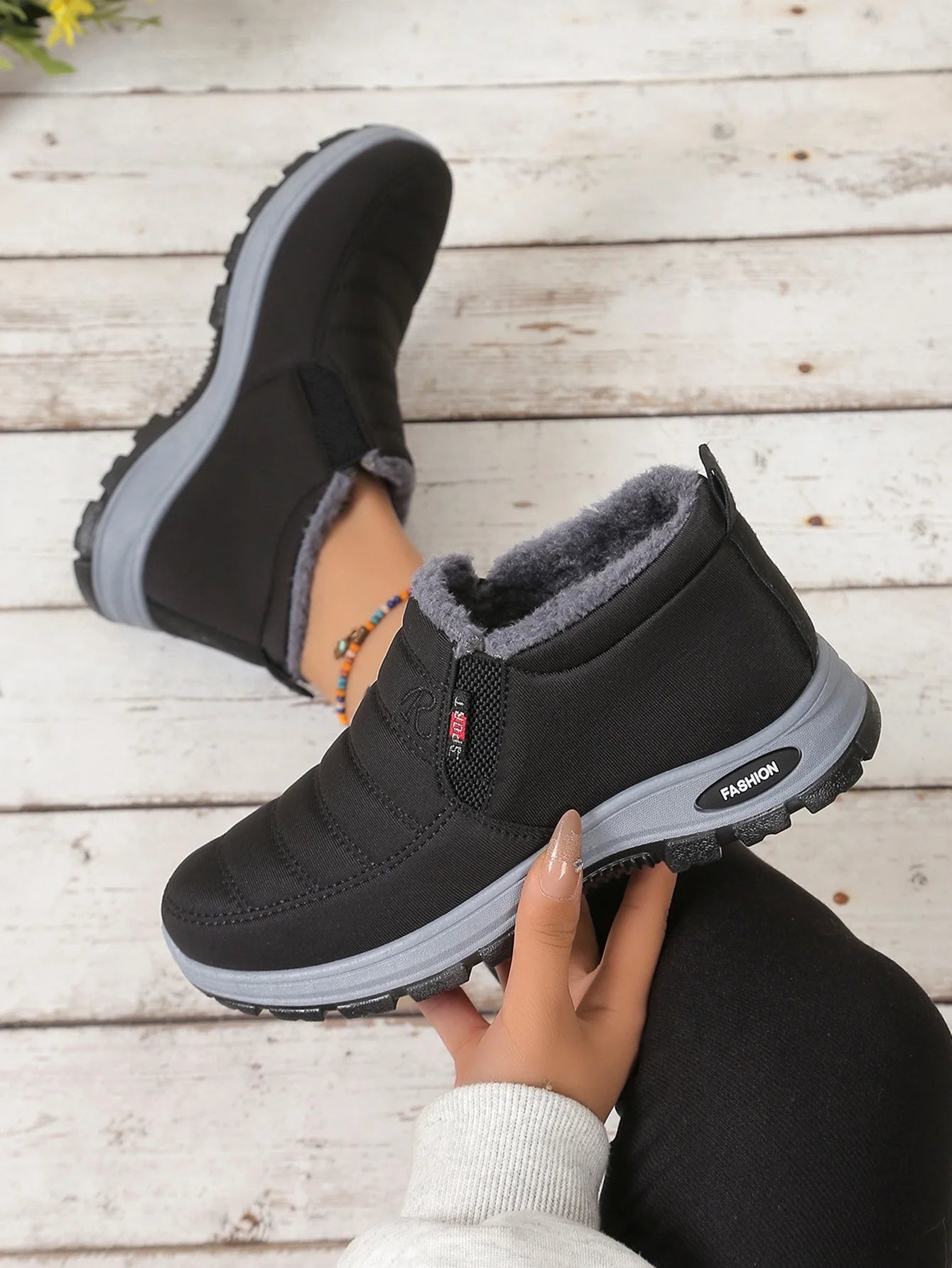 Women's shoes, winter cotton shoes with fleece and thickened mid-top, warm and casual snow boots